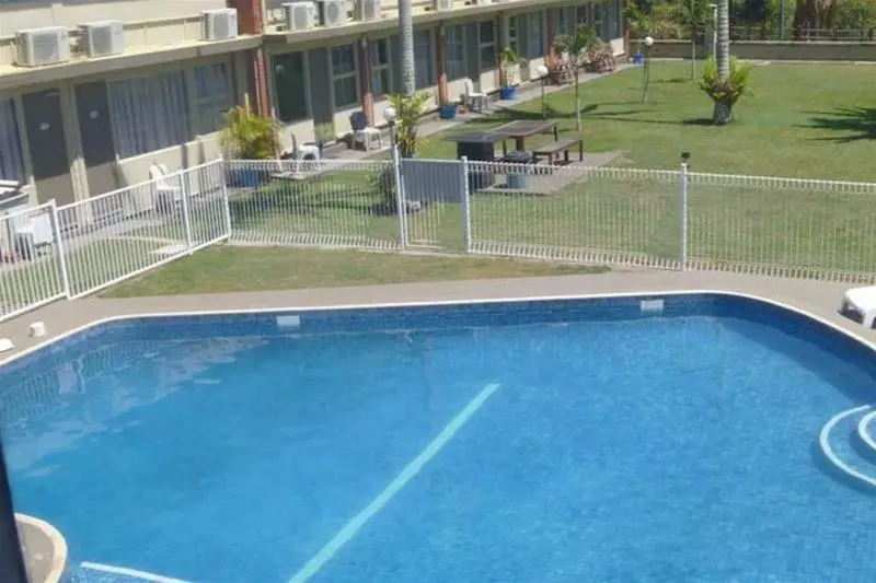 مُتل Mid City Motor Inn