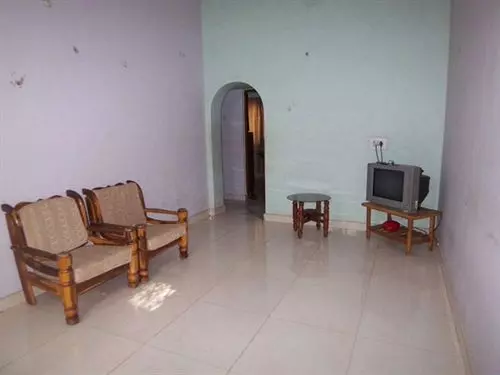 פנסיון Down Hill Village Inn