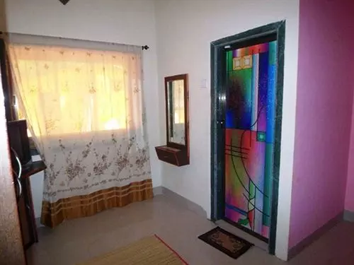 פנסיון Down Hill Village Inn