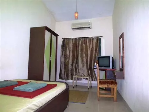 פנסיון Down Hill Village Inn