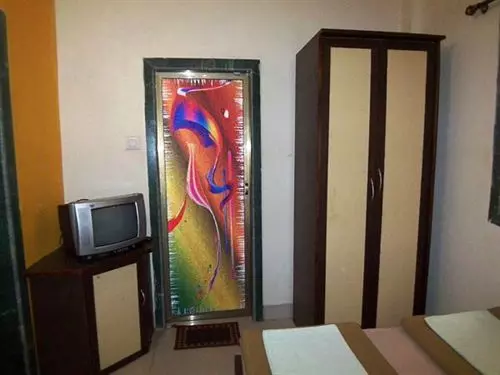 פנסיון Down Hill Village Inn