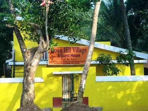 פנסיון Down Hill Village Inn