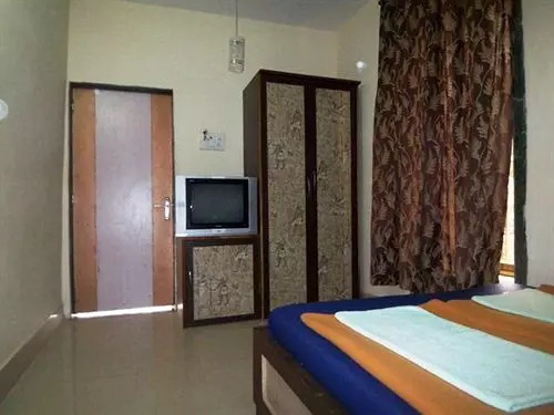 פנסיון Down Hill Village Inn