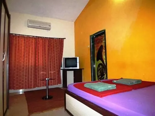 פנסיון Down Hill Village Inn