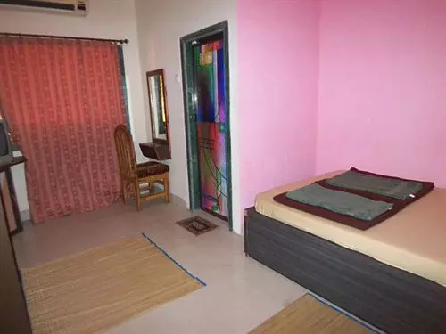 פנסיון Down Hill Village Inn