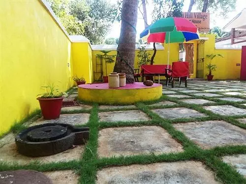 פנסיון Down Hill Village Inn