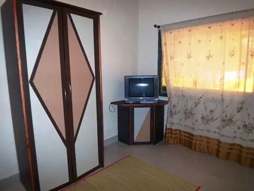 פנסיון Down Hill Village Inn