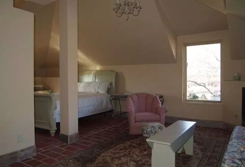 Tamaracks Country Villa Bed & Breakfast