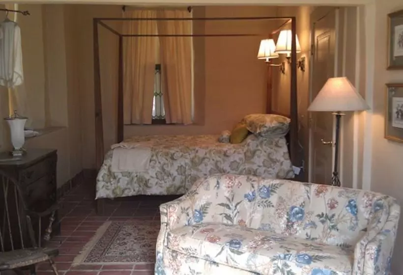 Tamaracks Country Villa Bed & Breakfast