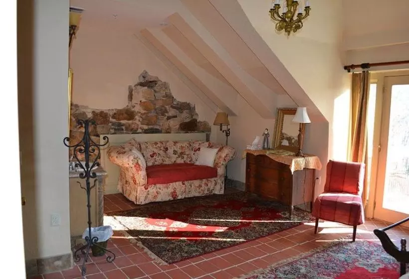 Tamaracks Country Villa Bed & Breakfast