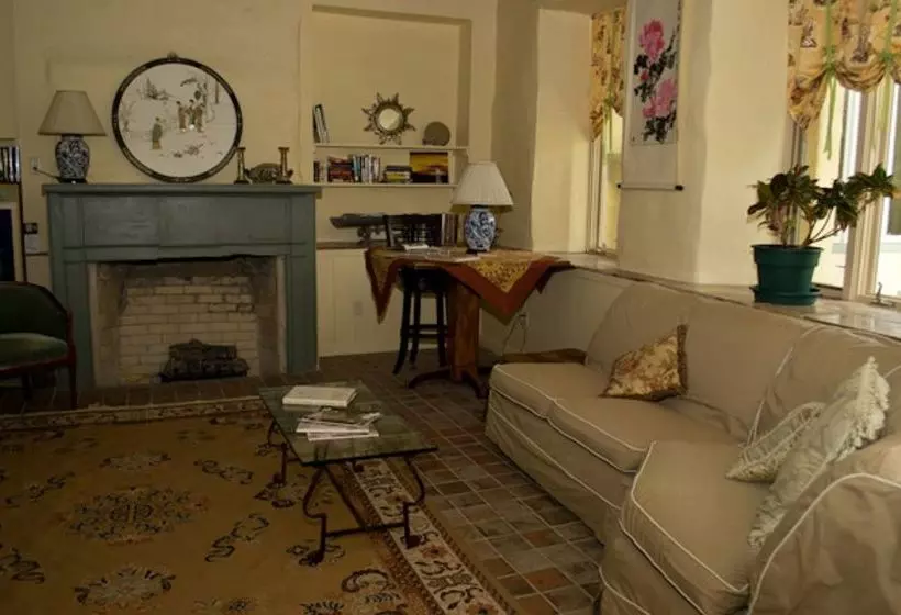 Tamaracks Country Villa Bed & Breakfast