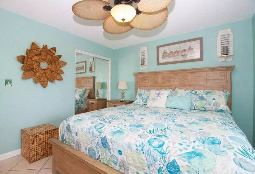 Tropic Terrace Resort #26 Beach View Suite