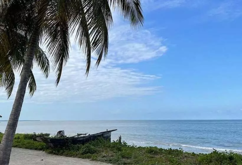 Hotelli Barry's Beach Resort