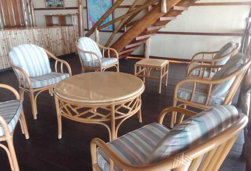 فندق Barry's Beach Resort