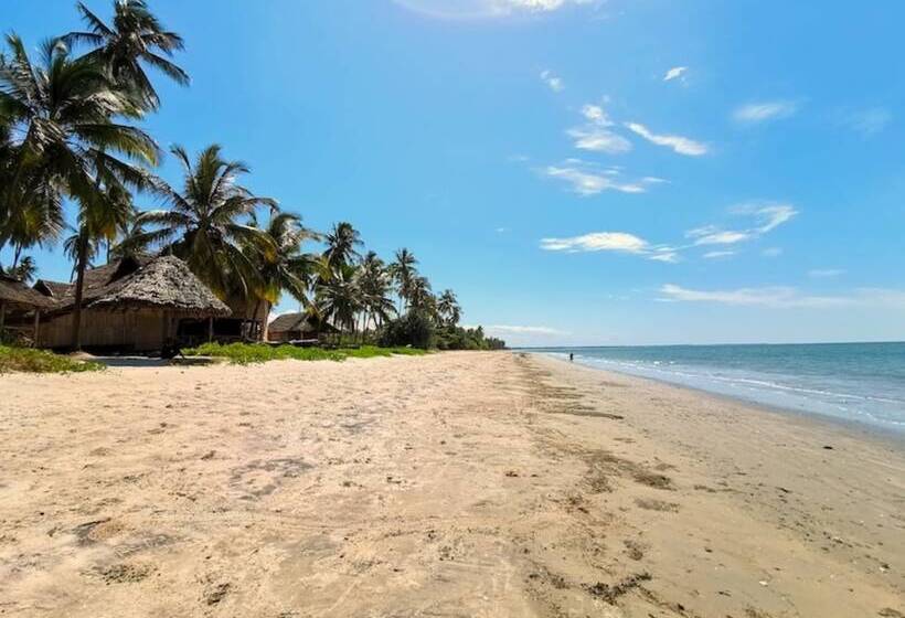 فندق Barry's Beach Resort