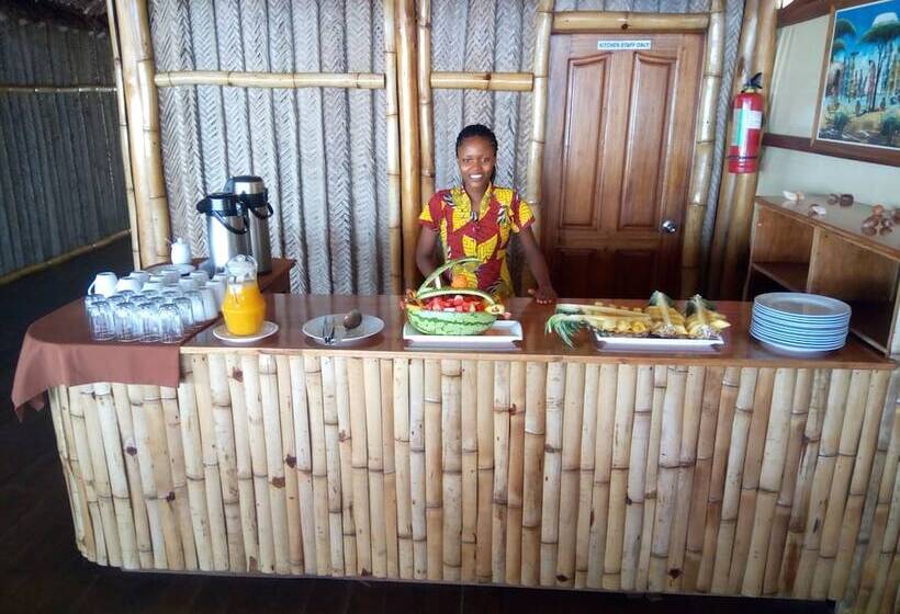 فندق Barry's Beach Resort