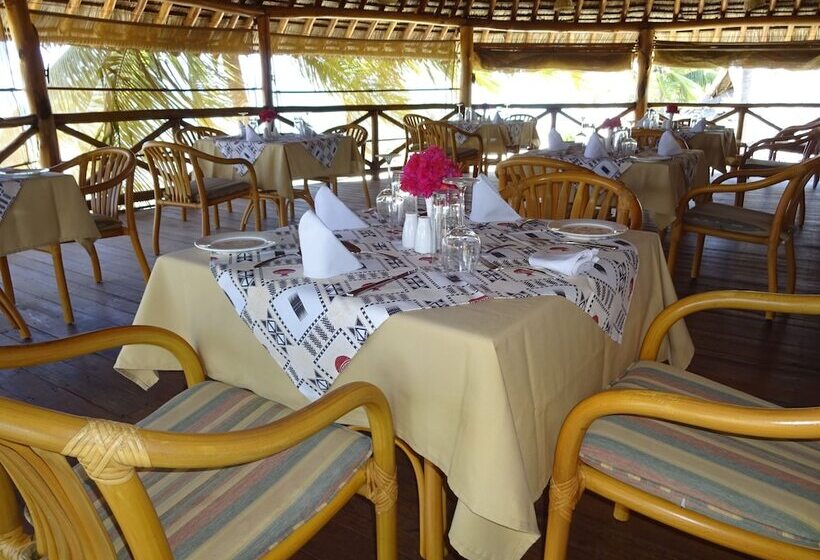 فندق Barry's Beach Resort