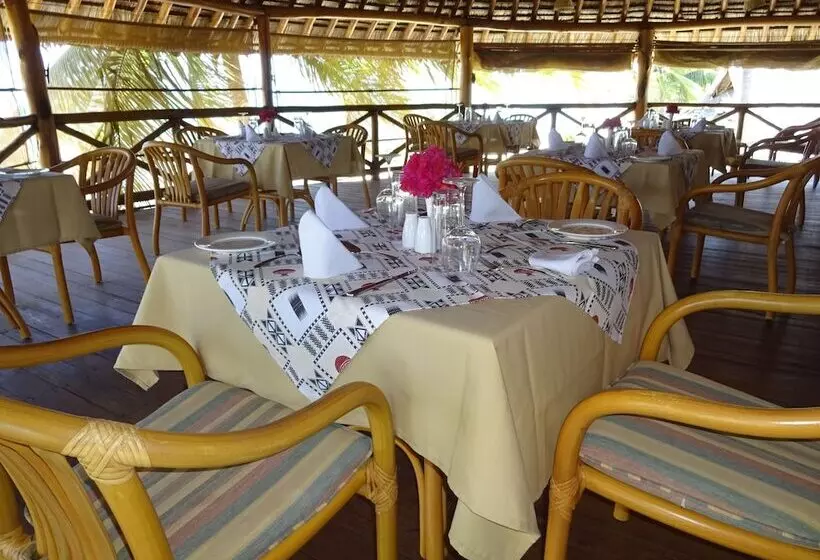 Hotelli Barry's Beach Resort