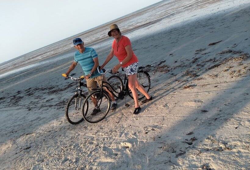 فندق Barry's Beach Resort