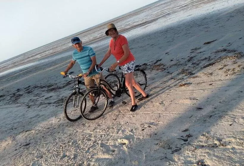 Hotelli Barry's Beach Resort