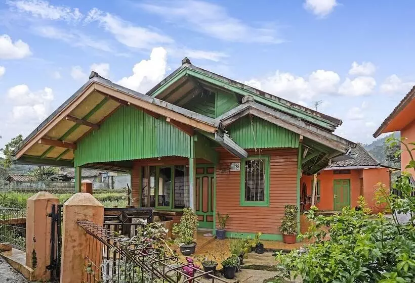 Hotelli Oyo Homes 91128 Desa Wisata Lebakmuncang Ciwidey Syariah