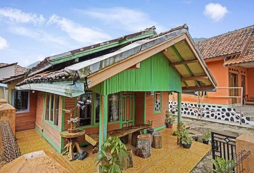 Hotelli Oyo Homes 91128 Desa Wisata Lebakmuncang Ciwidey Syariah