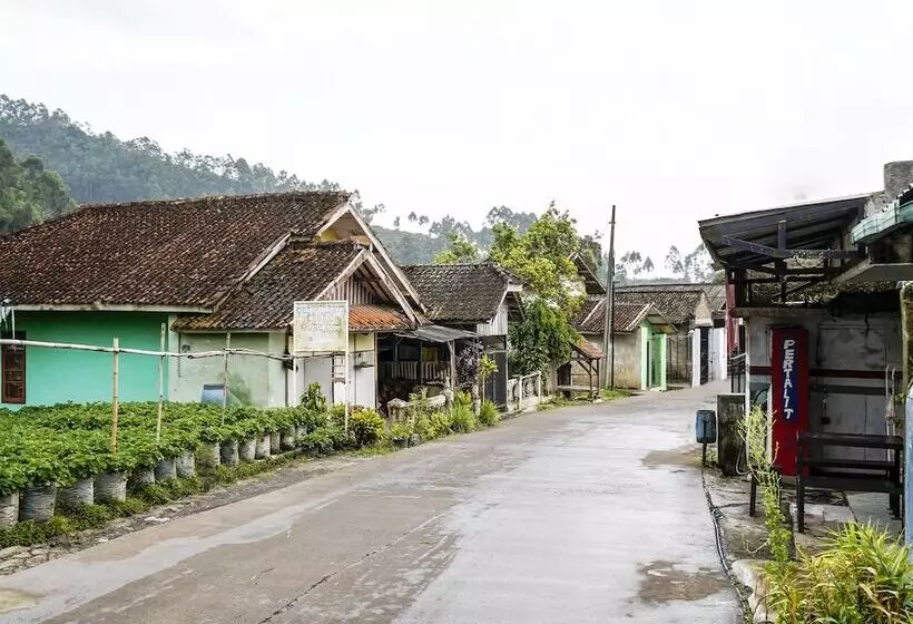 Hotelli Oyo Homes 91128 Desa Wisata Lebakmuncang Ciwidey Syariah