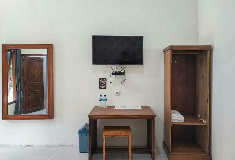 ホテル Reddoorz At Tanakatto Homestay Waikabubak