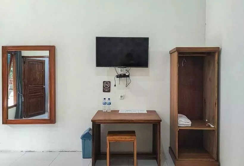 Hotelli Reddoorz At Tanakatto Homestay Waikabubak