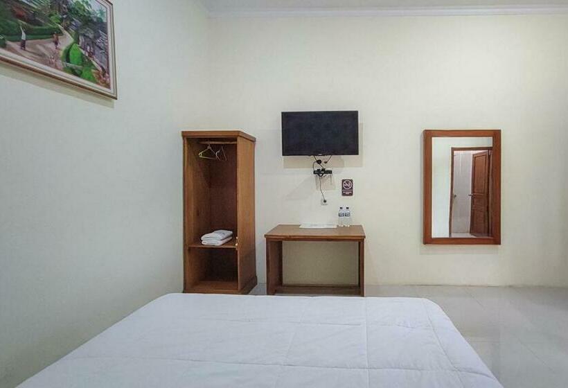 ホテル Reddoorz At Tanakatto Homestay Waikabubak