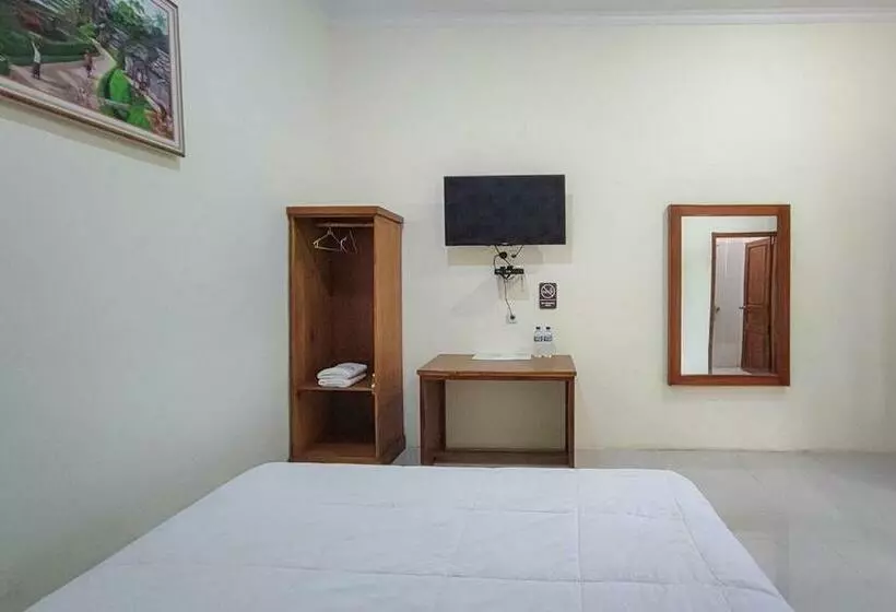 Hotelli Reddoorz At Tanakatto Homestay Waikabubak