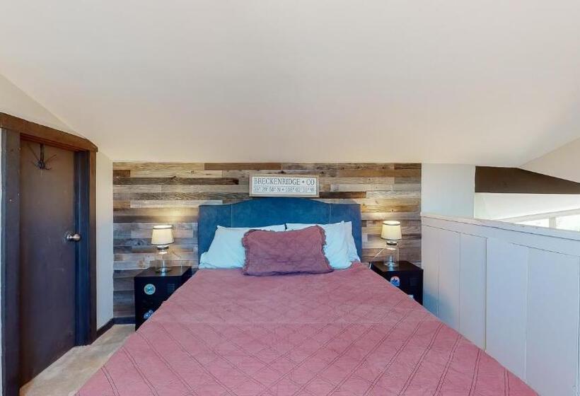 هتل 2449 Ryan Gulch