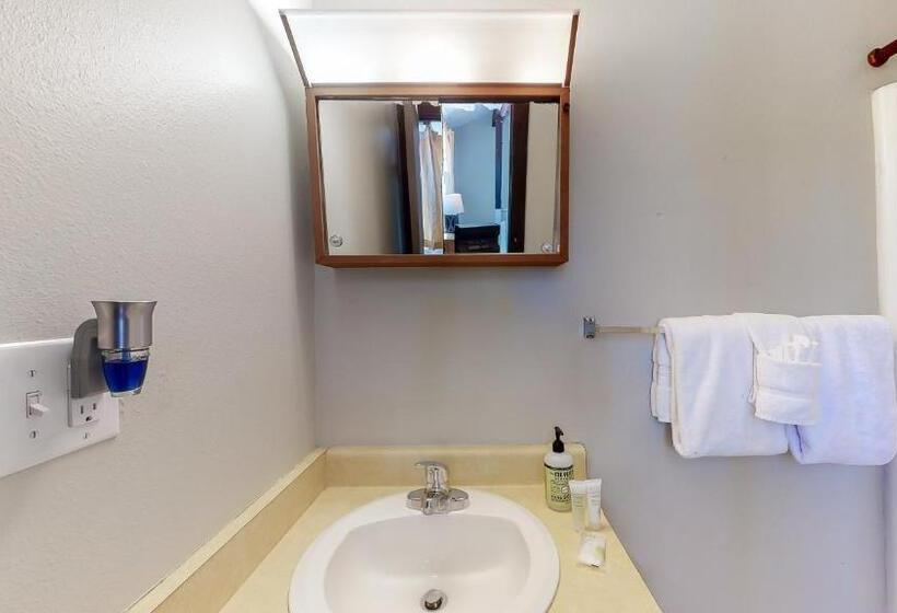 هتل 2449 Ryan Gulch