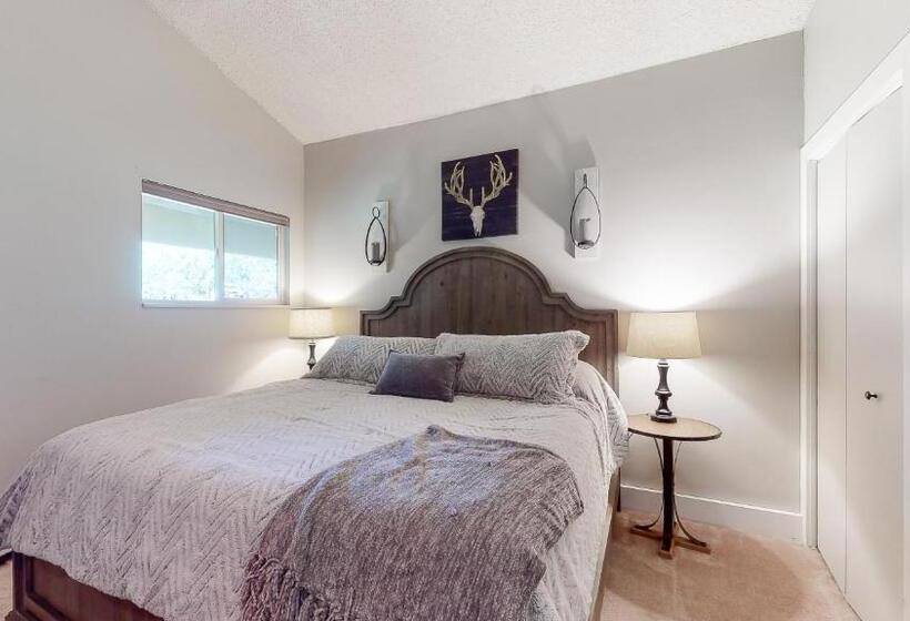 هتل 2449 Ryan Gulch