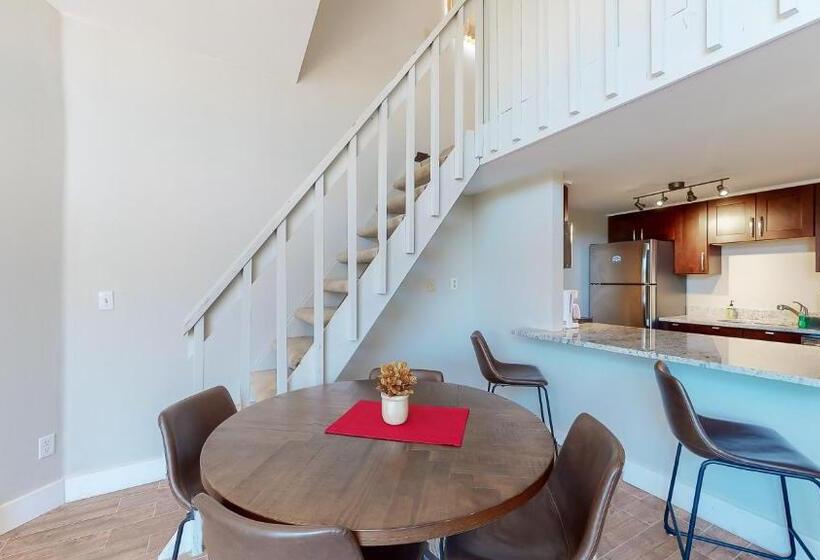 هتل 2449 Ryan Gulch