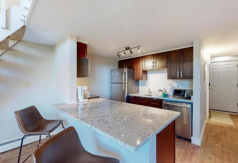 هتل 2449 Ryan Gulch