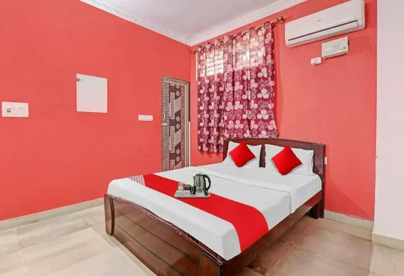 Hotelli Flagship S L N Lodge Brundavana