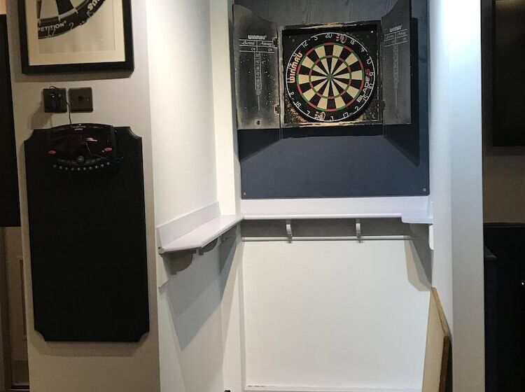 فندق The Halfway House