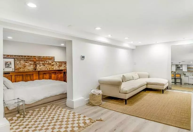 ホテル The Studio