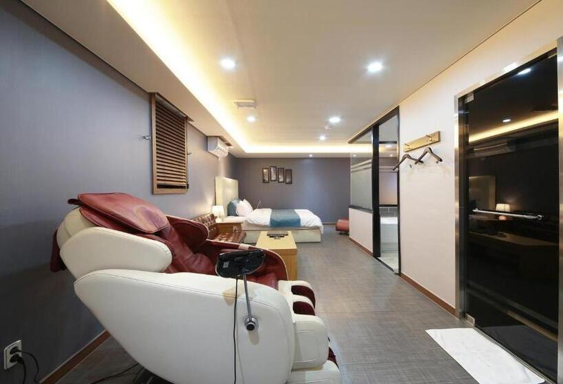 Gimpo Drive In Hotel Laboum