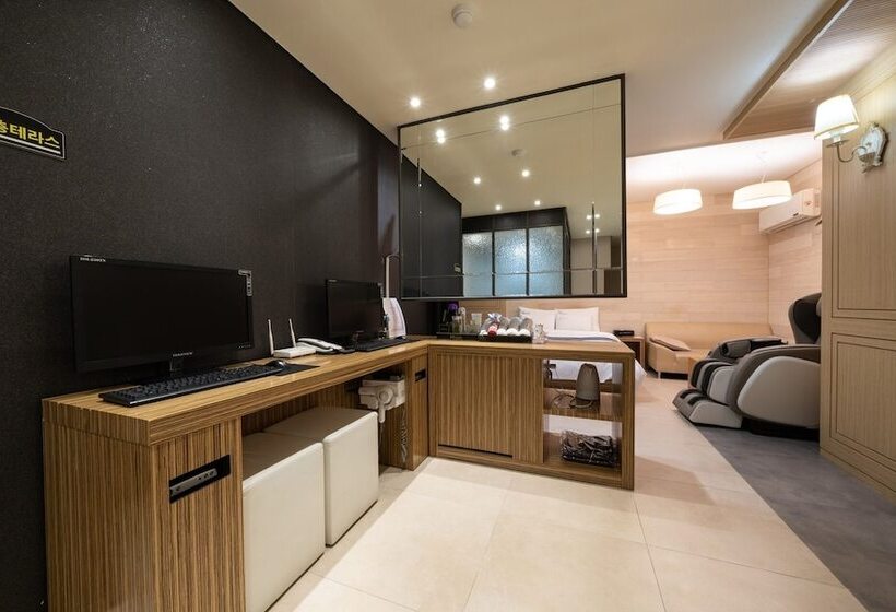 Gimpo Drive In Hotel Laboum