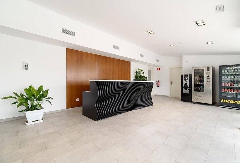 فندق Castell Beach