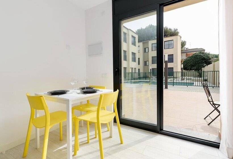 فندق Castell Beach