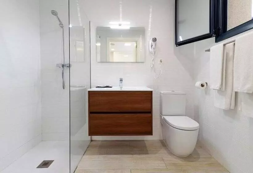 Hotelli Castell Beach