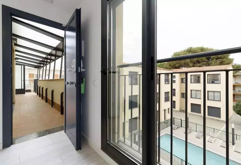 Hotelli Castell Beach