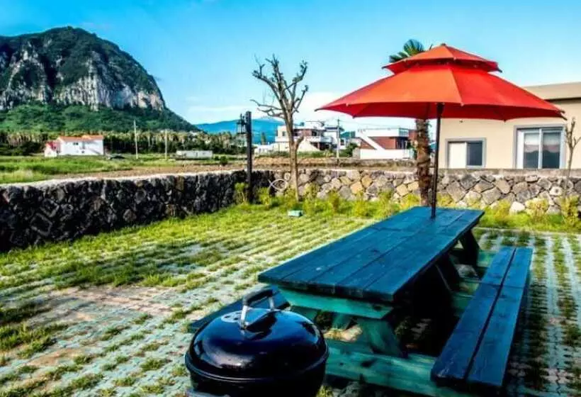 ホテル Seogwipo Jadam House Pension