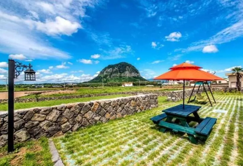 ホテル Seogwipo Jadam House Pension