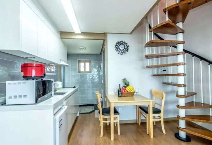 ホテル Seogwipo Jadam House Pension