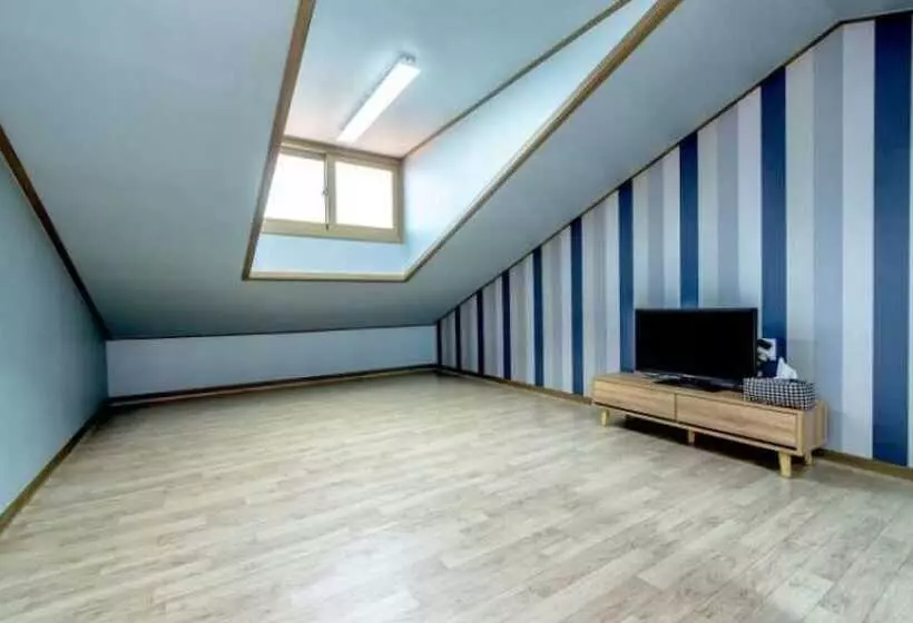ホテル Seogwipo Jadam House Pension