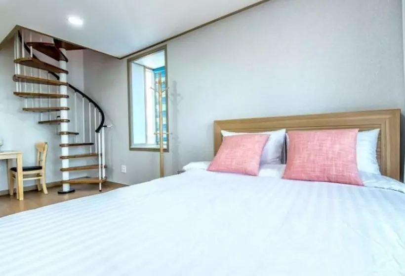 ホテル Seogwipo Jadam House Pension